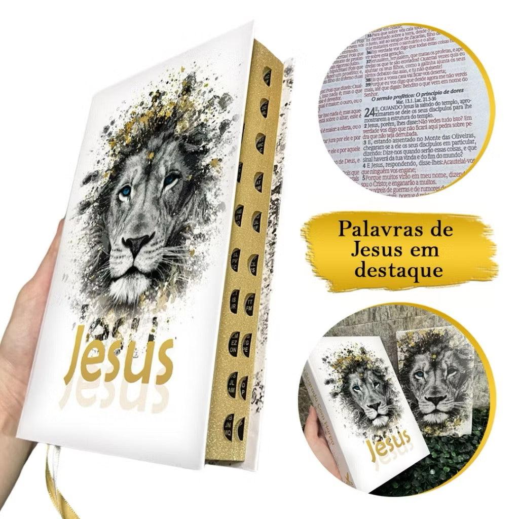 Bíblia Sagrada Leão Jesus Lateral Dourada Letras Médias Com Harpa e Índice ARC Evangélica Capa Dura